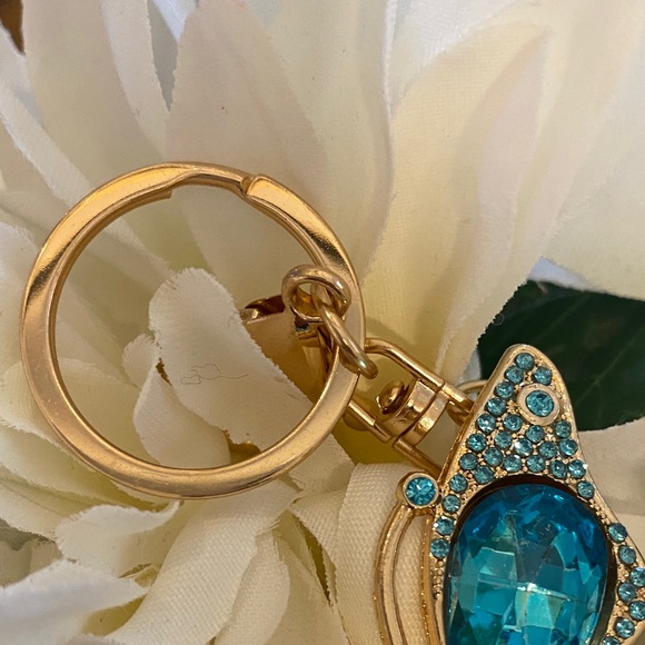 Elegant  Butterfly Keychain NWOT - Picture 3 of 7